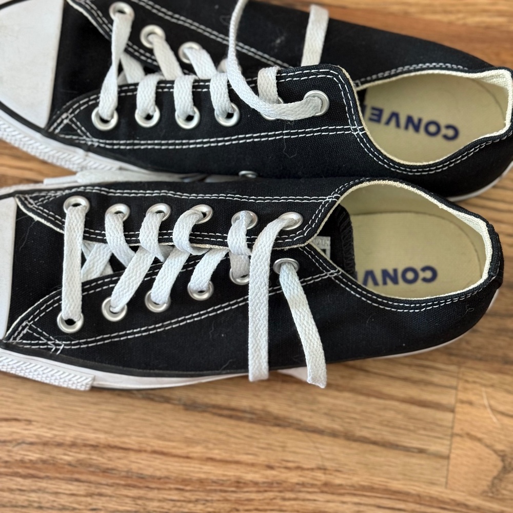 Converse women’s size 8 shoes